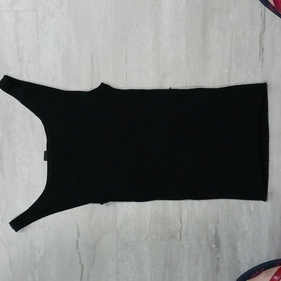 Cable & Gauge Ribbed knit tank top. SIZE MEDIUM. - Picture 9 of 10